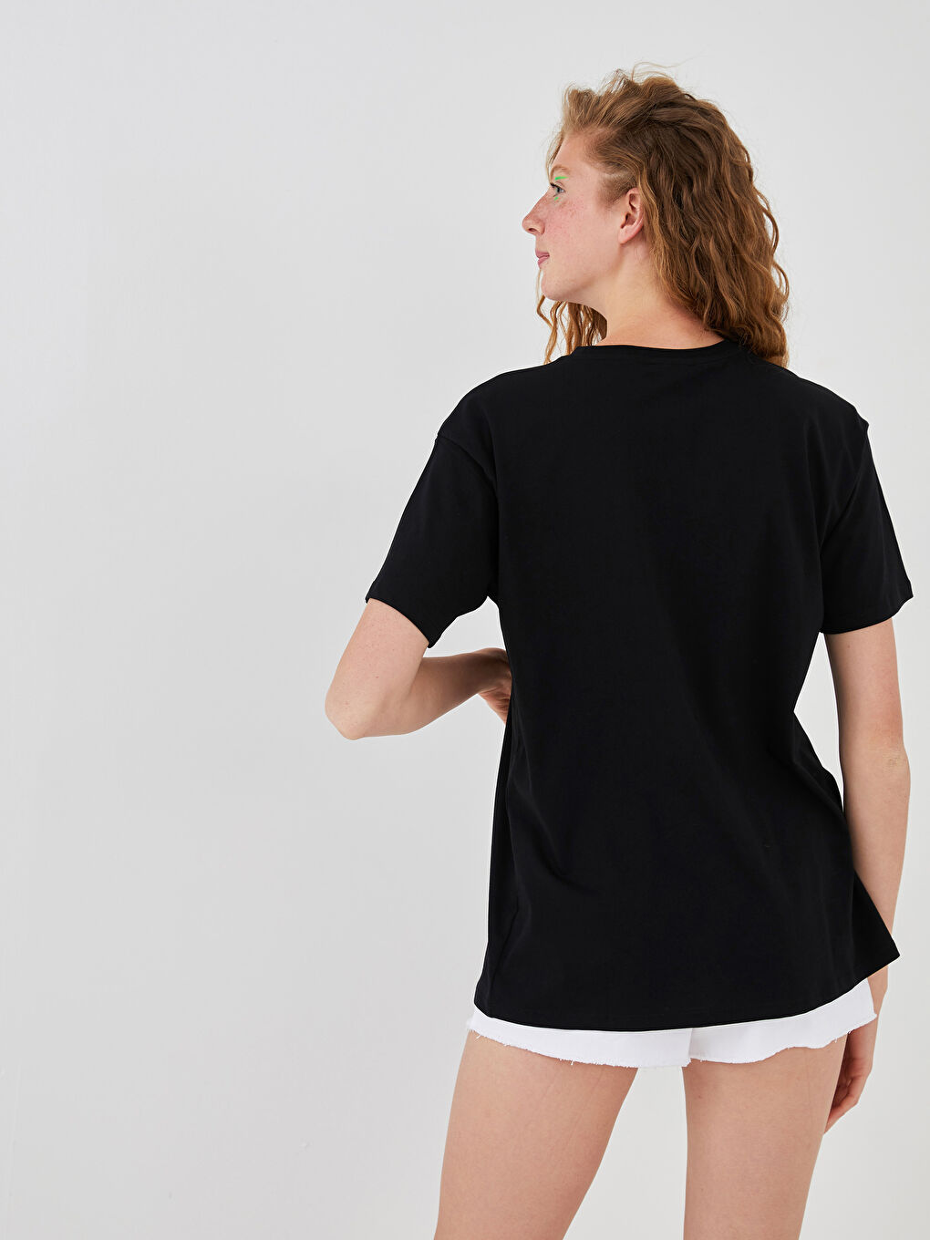 Siyah Bisiklet Yaka Baskılı Kısa Kollu Kadın Tişört-4