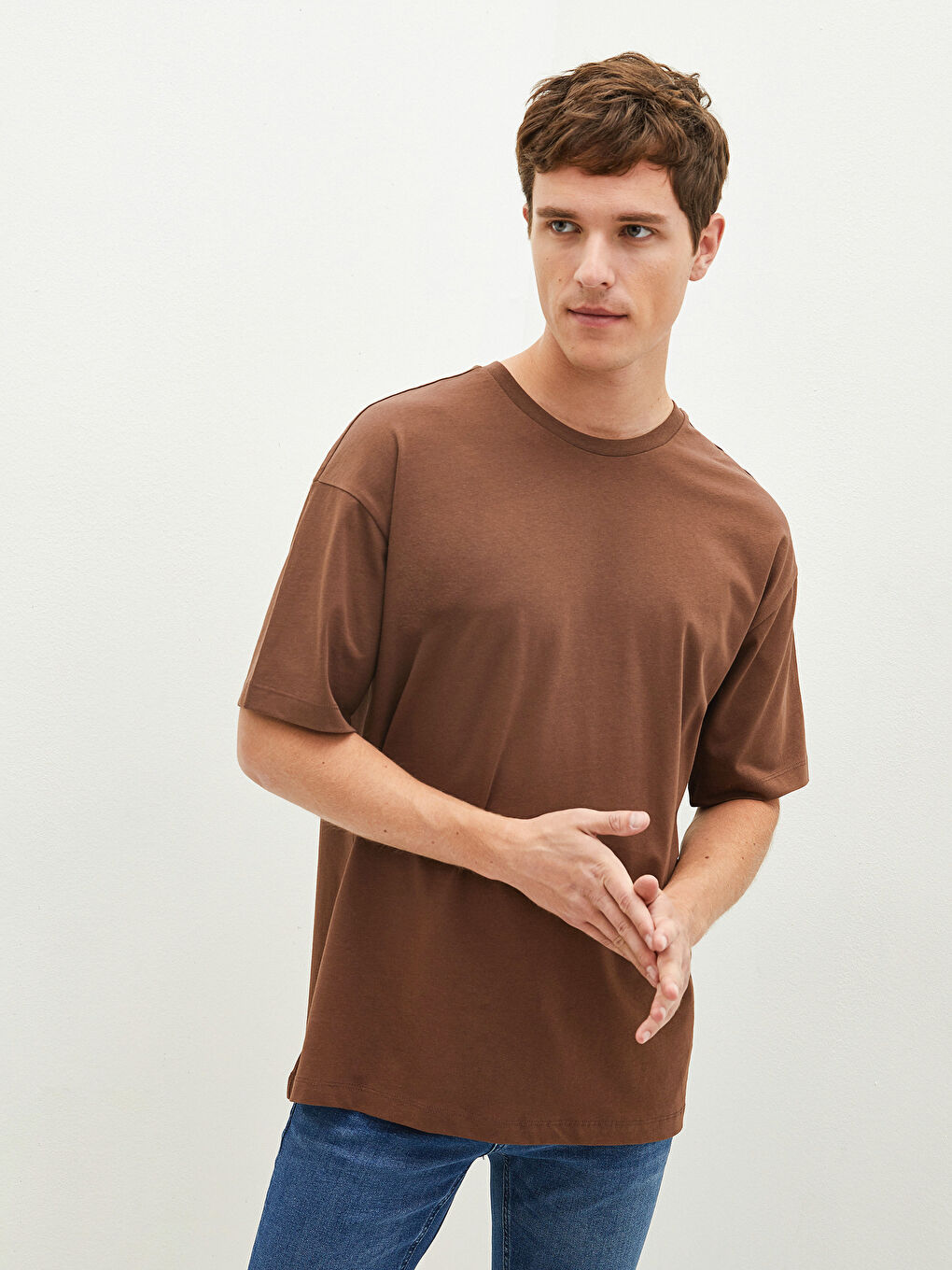 Kahverengi Bisiklet Yaka Kısa Kollu Basic Penye Erkek Tişört-1