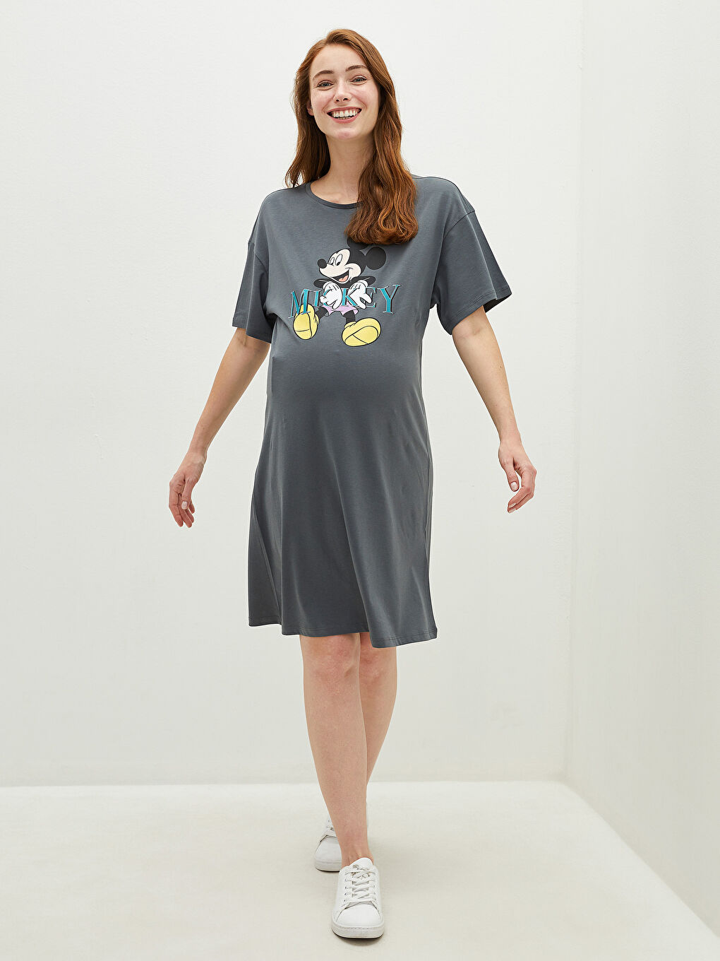 Gri Bisiklet Yaka Mickey Mouse Baskılı Kısa Kollu Hamile Elbise-1