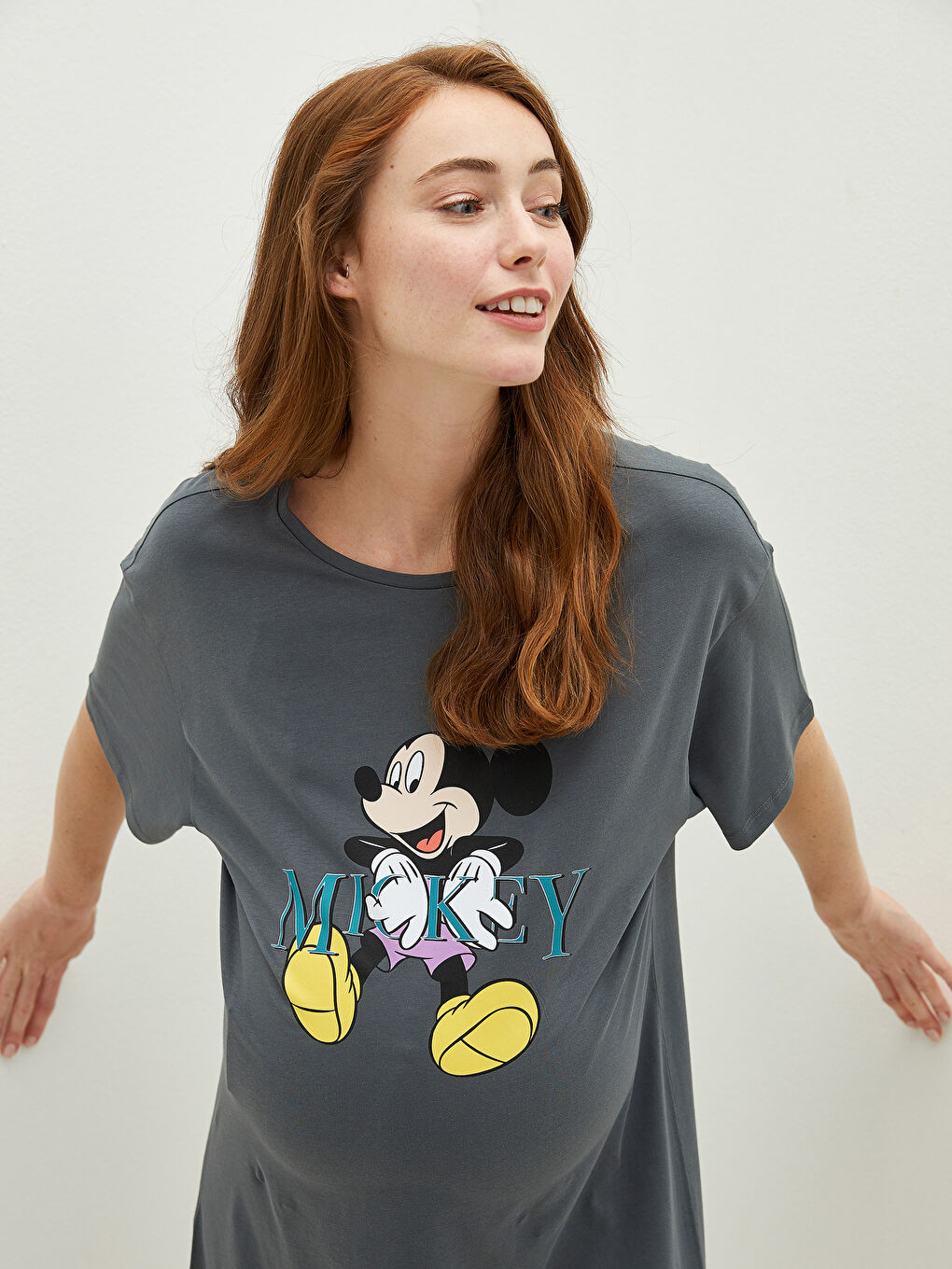 Gri Bisiklet Yaka Mickey Mouse Baskılı Kısa Kollu Hamile Elbise-3