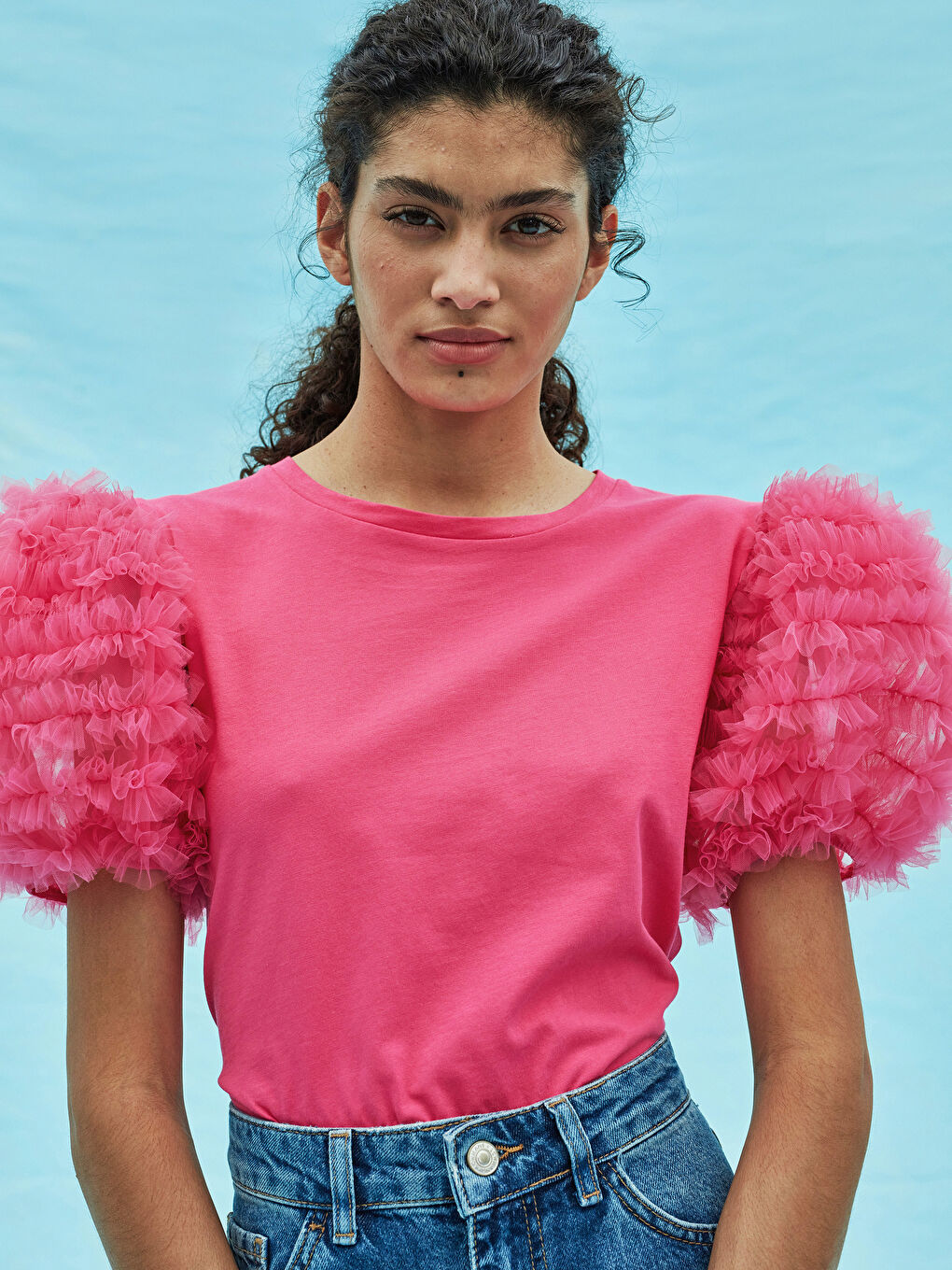 تيشيرت نسائي سادة بياقة دائرية بأكمام منفوشة وتفاصيل مكشكشة-2