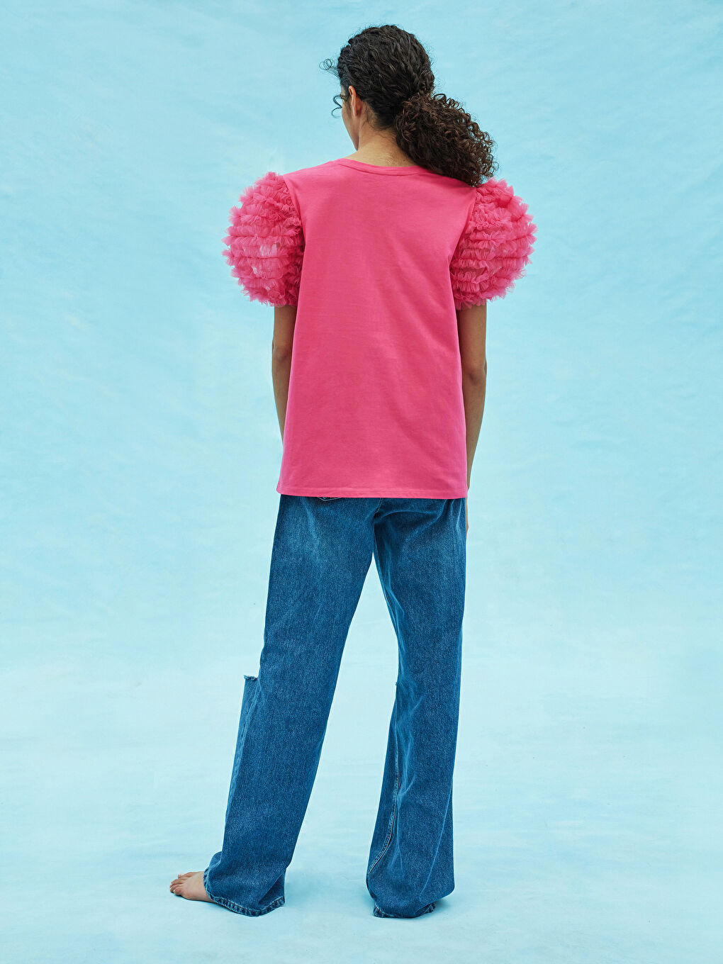 تيشيرت نسائي سادة بياقة دائرية بأكمام منفوشة وتفاصيل مكشكشة-4