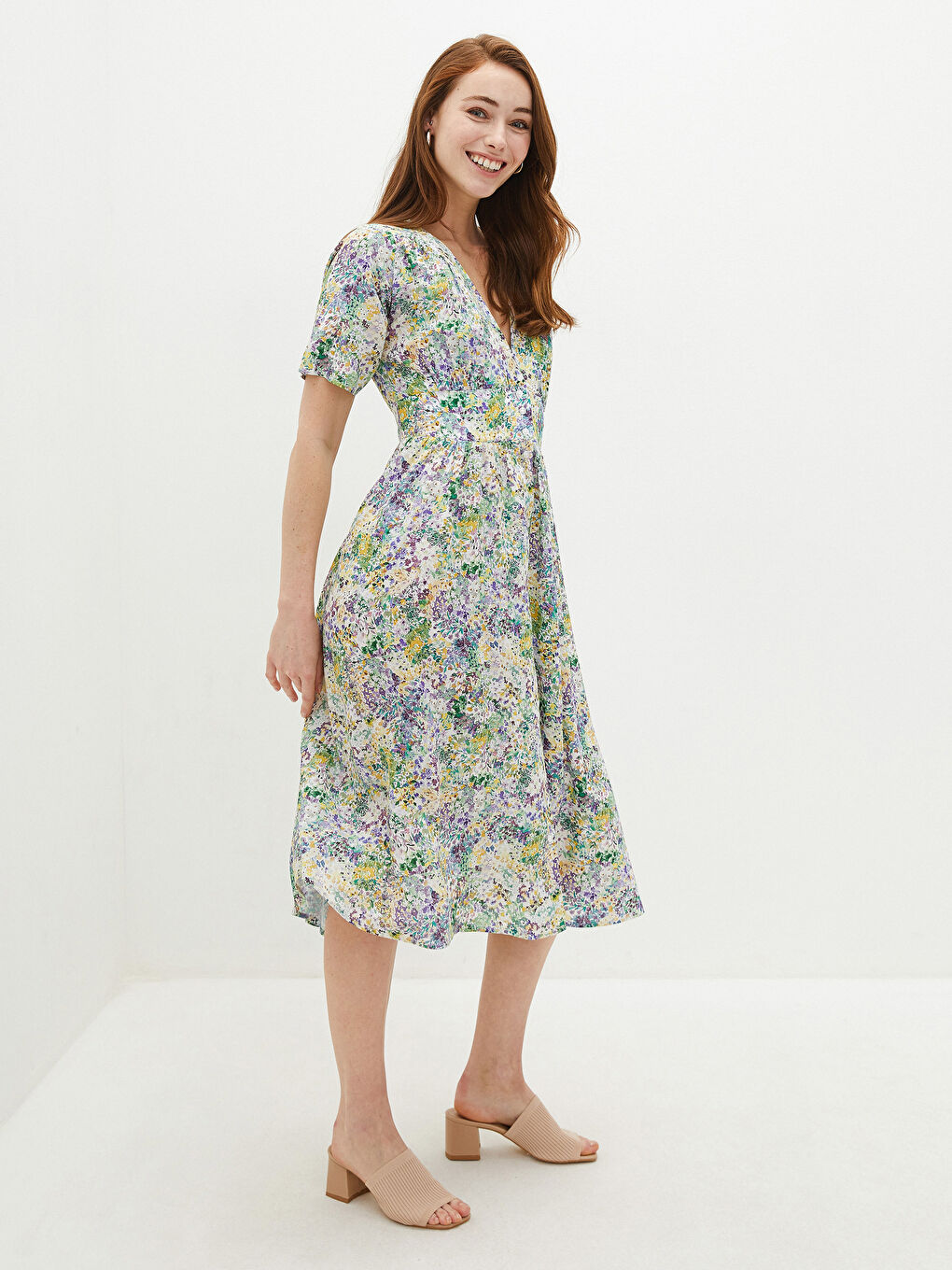 Sarı V Yaka Desenli Kısa Kollu Önden Düğmeli Viskon Kadın Elbise-2