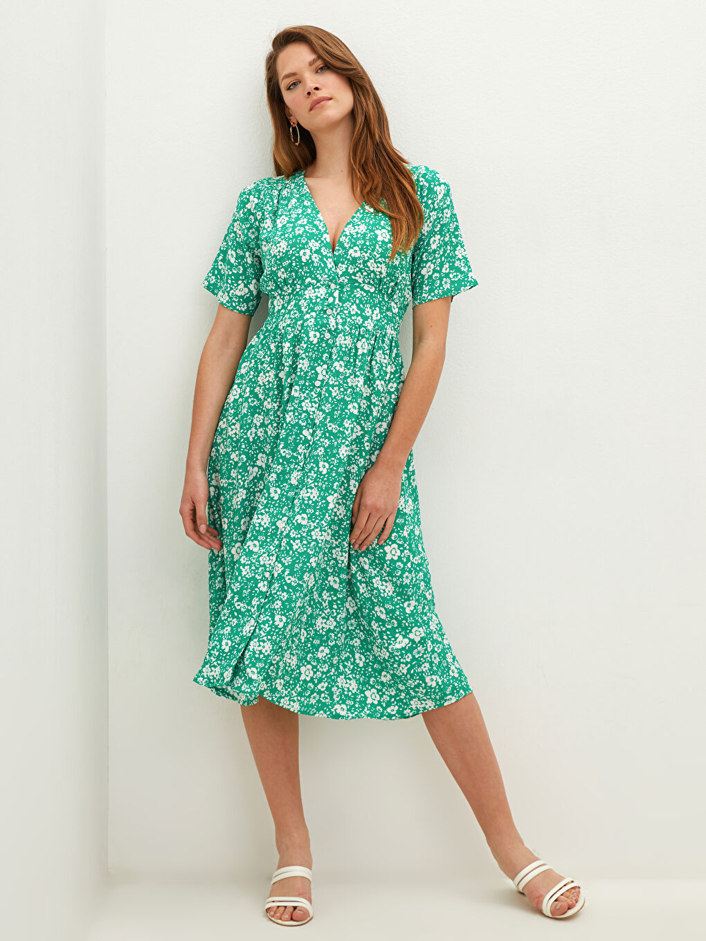 Yeşil V Yaka Desenli Kısa Kollu Maroken Kumaş Kadın Elbise-1