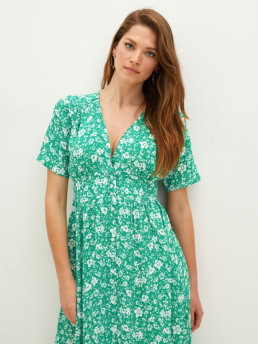 Yeşil V Yaka Desenli Kısa Kollu Maroken Kumaş Kadın Elbise-3