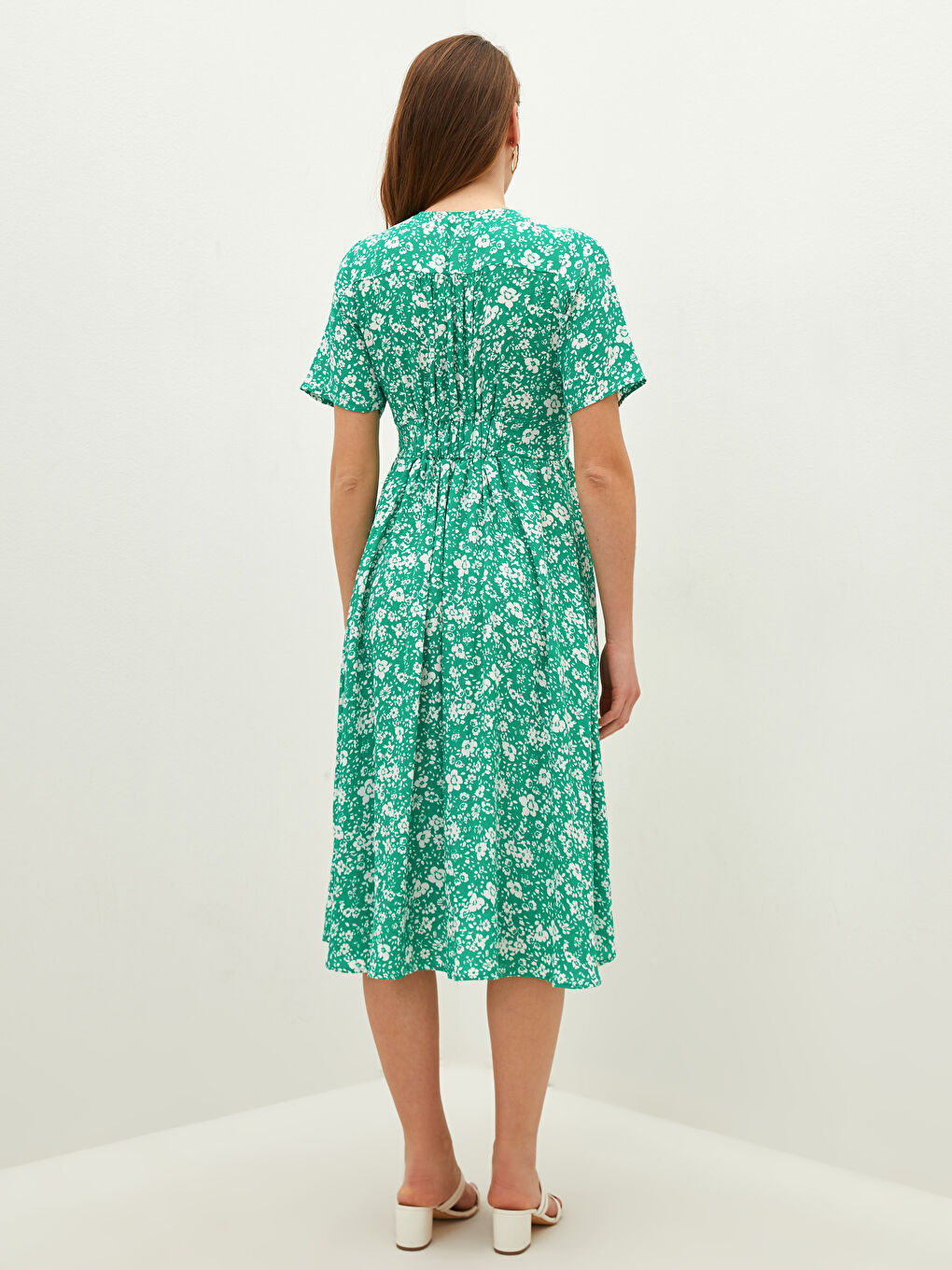 Yeşil V Yaka Desenli Kısa Kollu Maroken Kumaş Kadın Elbise-4