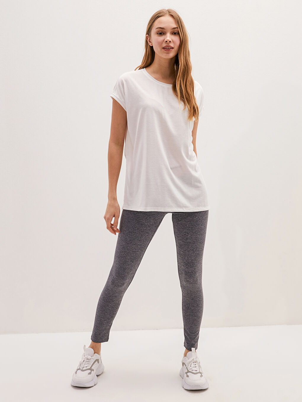 Ekru Bisiklet Yaka Düz Kısa Kollu Kadın Spor Tişört-2