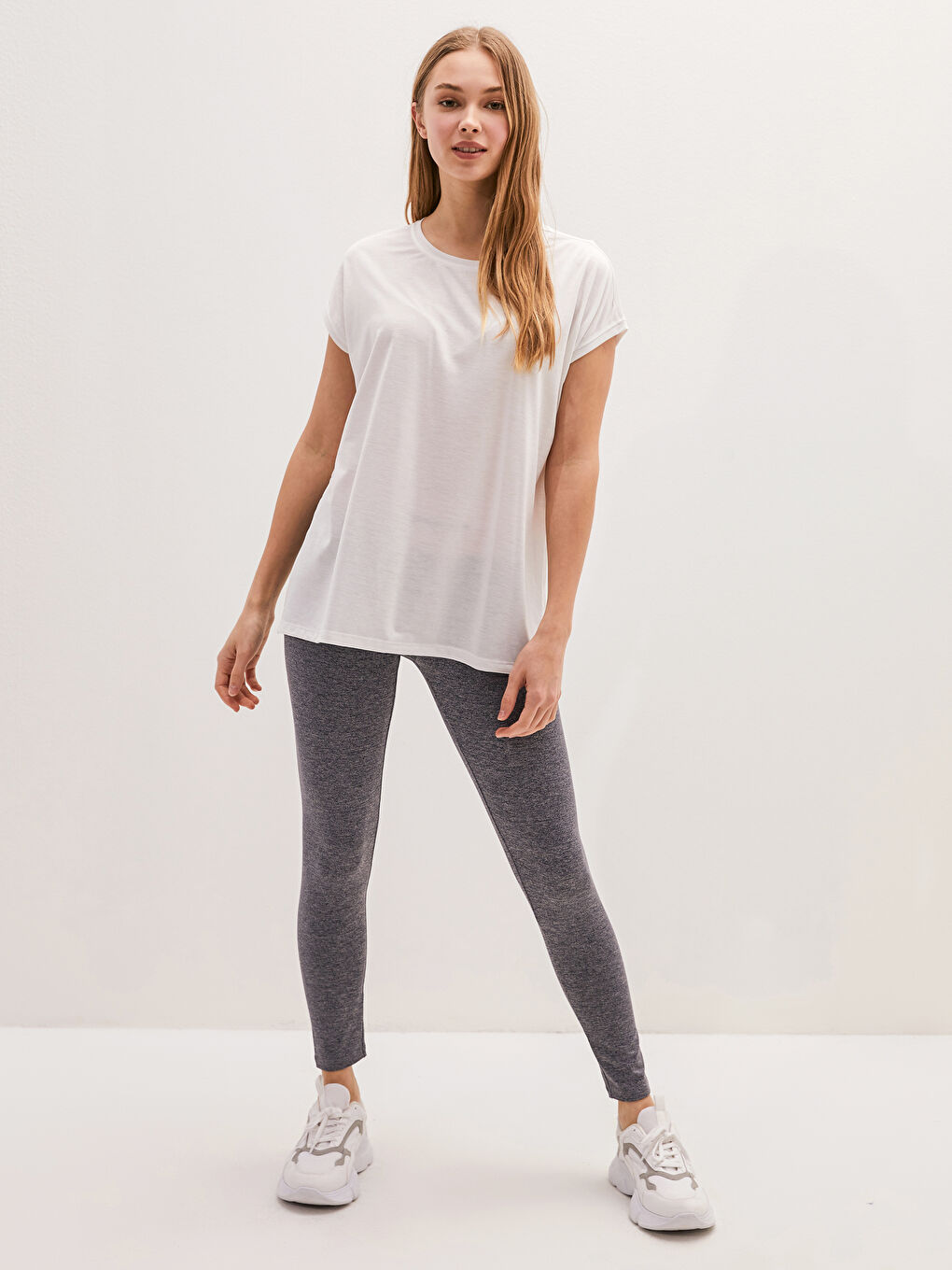 Ekru Bisiklet Yaka Düz Kısa Kollu Kadın Spor Tişört-3