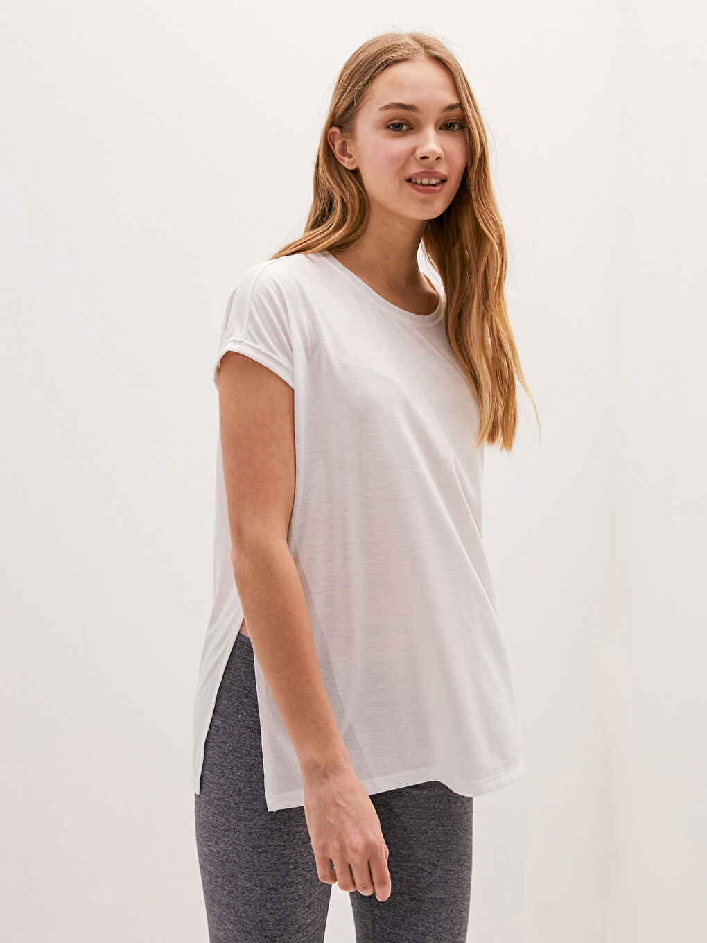 Ekru Bisiklet Yaka Düz Kısa Kollu Kadın Spor Tişört-1