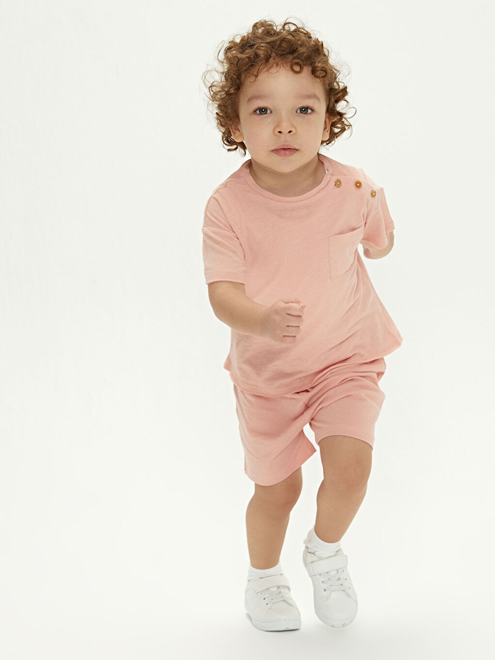 сәби ұлдарға арналған дөңгелек жағалы қысқа жең трикотаж футболка мен шорты 2 данадан тұратын жинақ-1