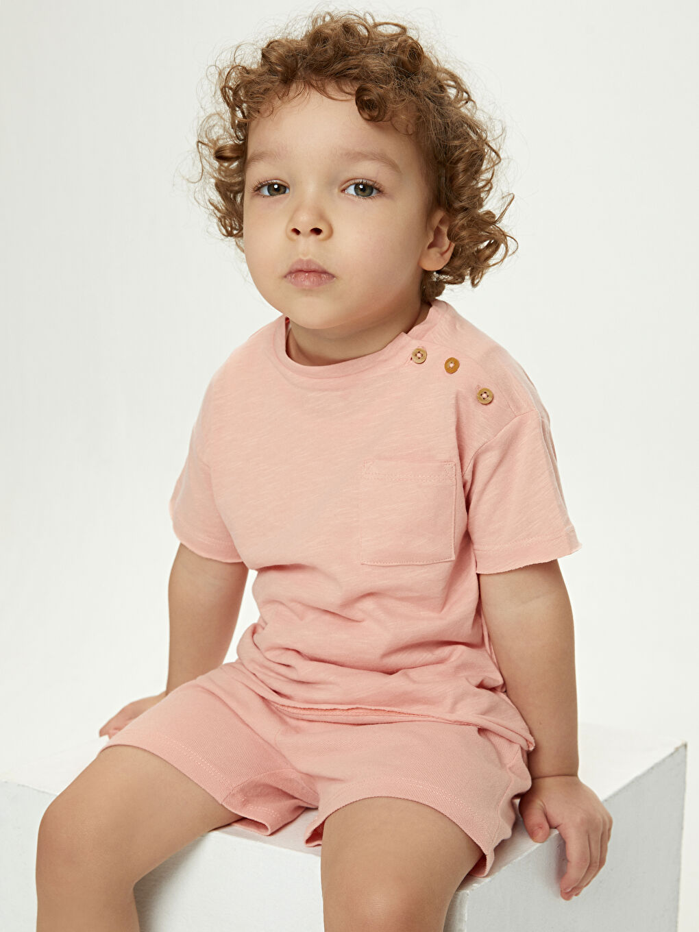 сәби ұлдарға арналған дөңгелек жағалы қысқа жең трикотаж футболка мен шорты 2 данадан тұратын жинақ-3