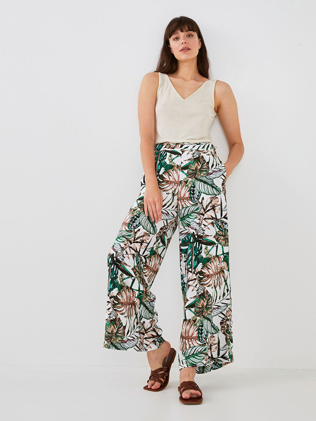 LCWAIKIKI Classic Pantalone širokih nogavica sa štampanim uzorkom i elastičnim strukom, viskoza, ženske -S1KG35Z8-LRR