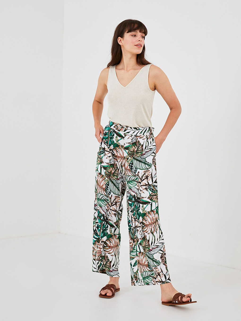 LCWAIKIKI Classic Pantalone širokih nogavica sa štampanim uzorkom i elastičnim strukom, viskoza, ženske -S1KG35Z8-LRR