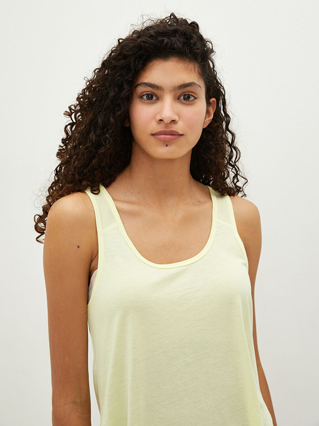 ياقة على شكل حرف U بِحَمّالات مستقيمة قميص رياضي للسيدات-6