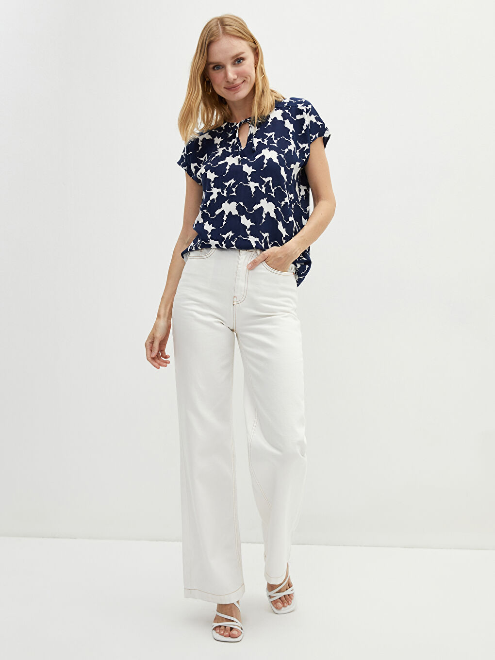 Μπλούζα Γυναικεία Βισκόζη Με Δέσιμο Γιακά Εκτυπωμένο Κοντό Μανίκι-3