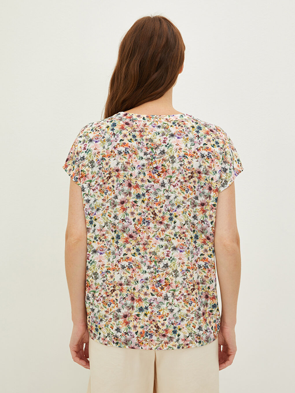 Karışık Bağlamalı Yaka Çiçekli Kısa Kollu Viskon Kadın Bluz-4
