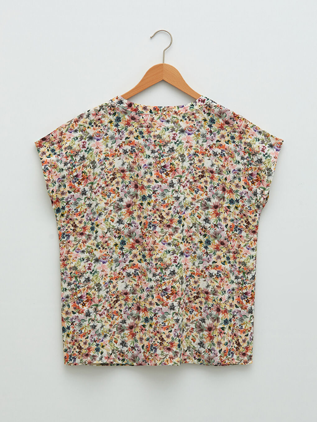 Karışık Bağlamalı Yaka Çiçekli Kısa Kollu Viskon Kadın Bluz-6