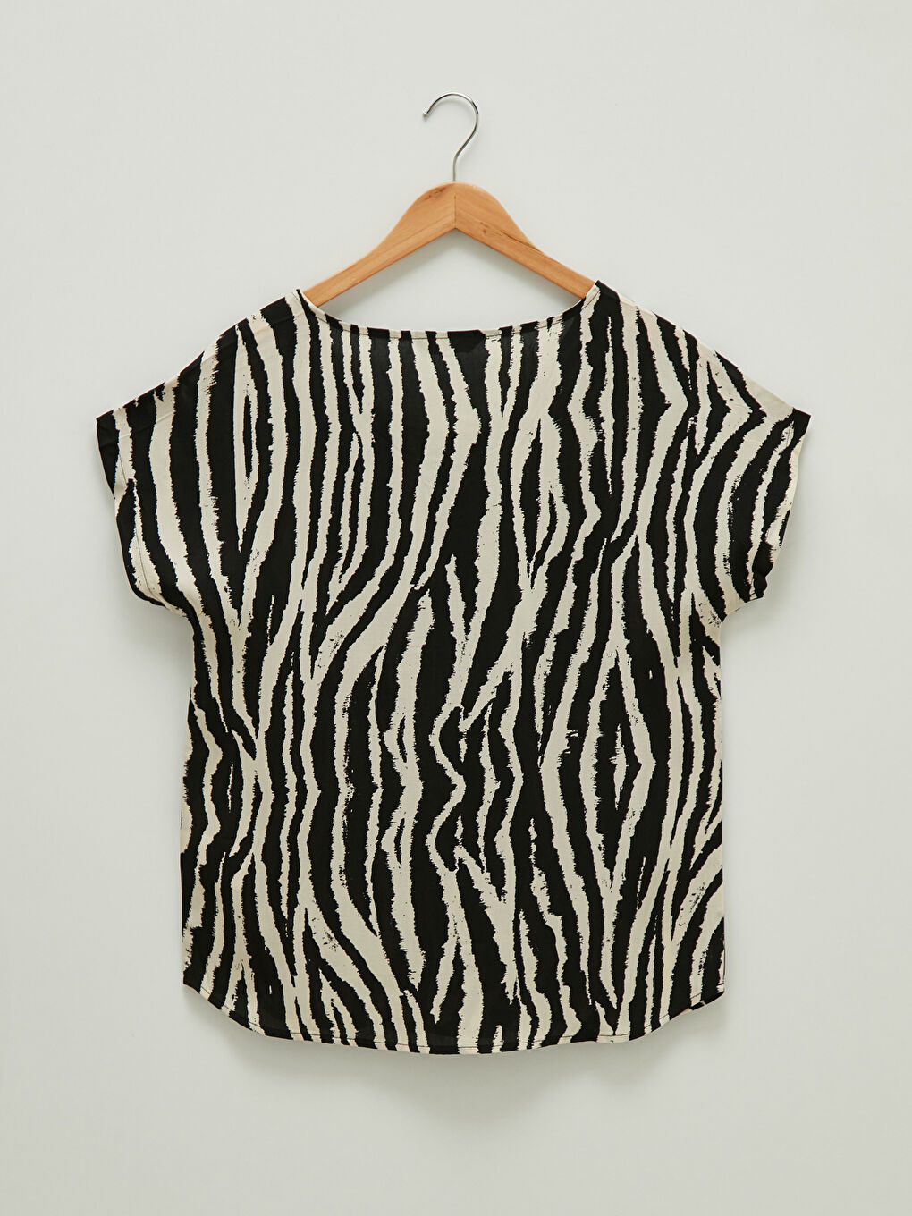 Buttoned Crew Neck Patterned Short Sleeve Viscose Women's Blouse-6