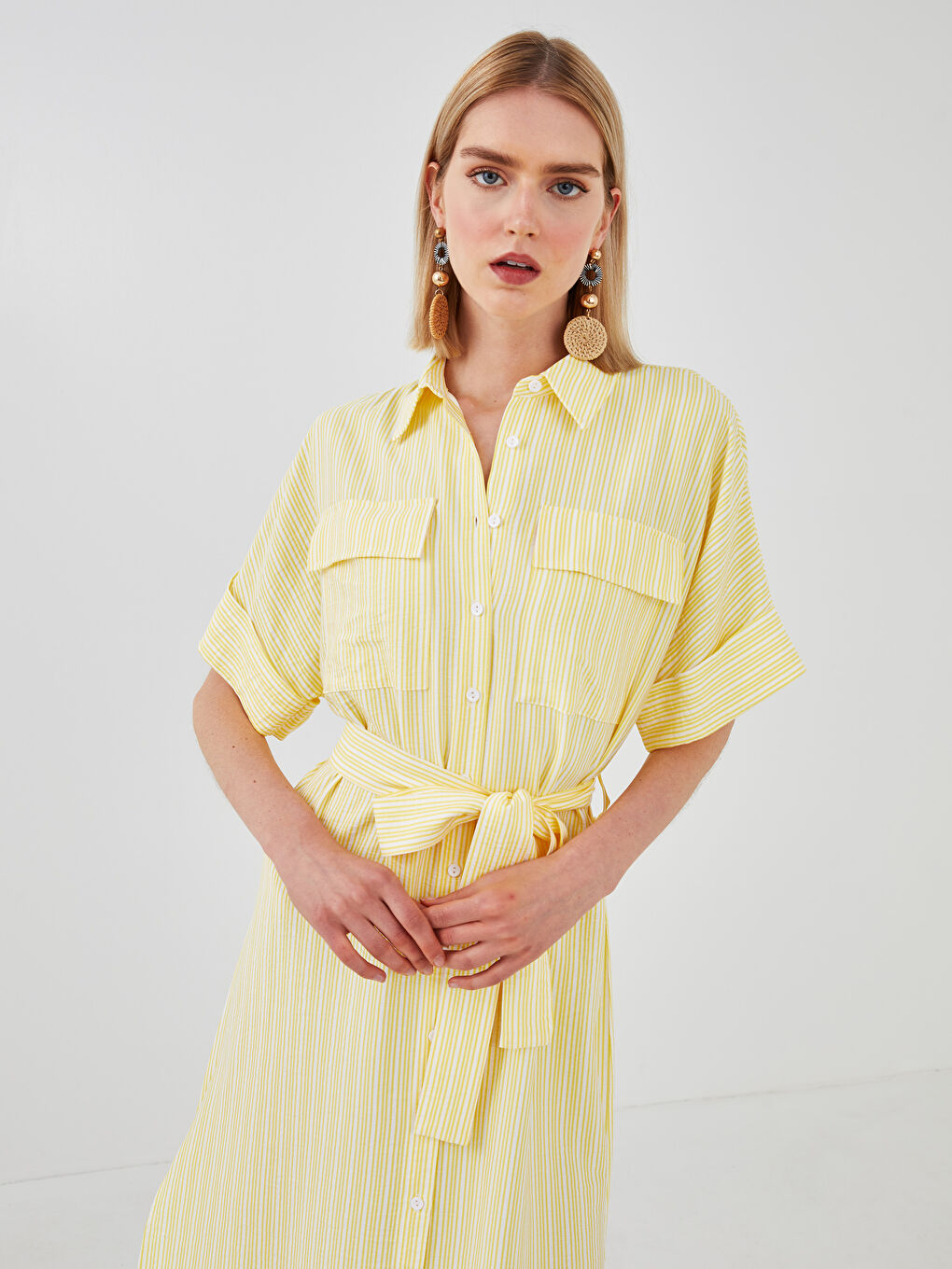 Sarı Düğmeli Gömlek Yaka Çizgili Kısa Kollu Cep Detaylı Beli Kuşaklı Kadın Elbise-3