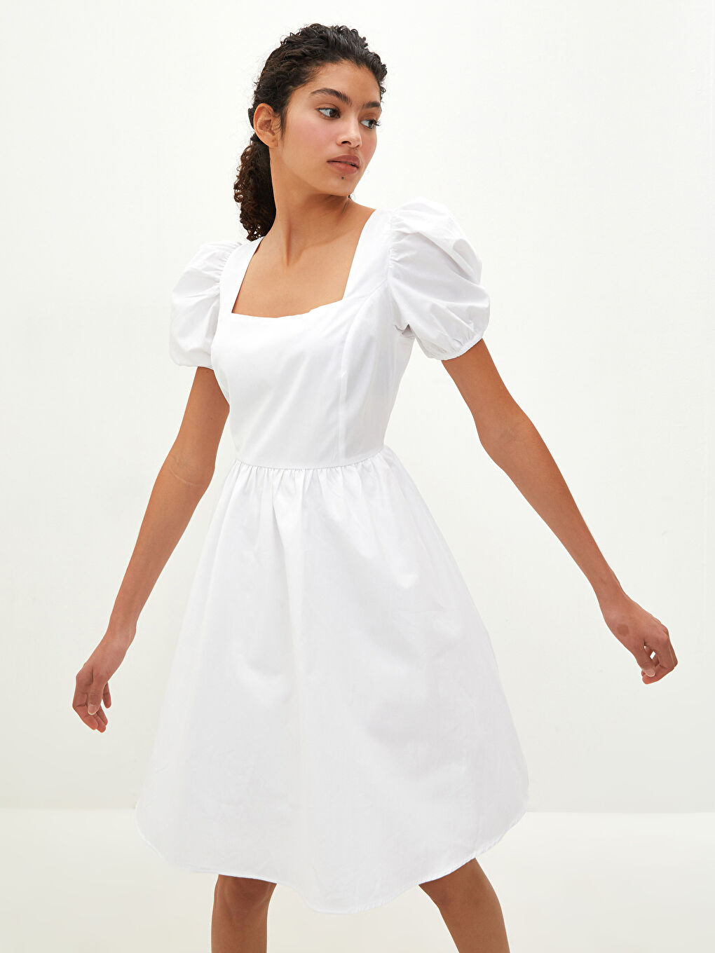 Beyaz Kare Yaka Düz Balon Kollu Poplin Kadın Elbise-1