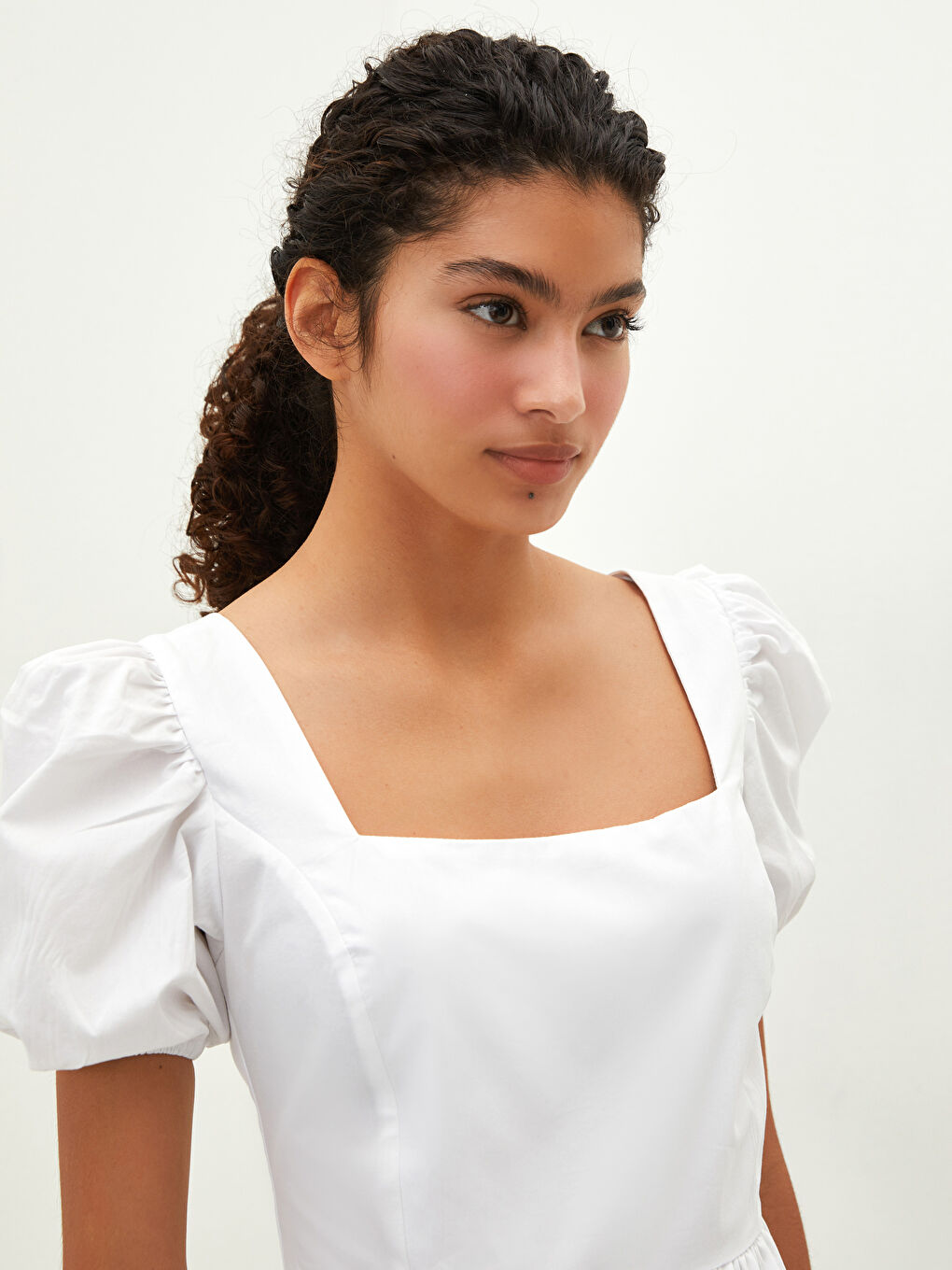 Beyaz Kare Yaka Düz Balon Kollu Poplin Kadın Elbise-9