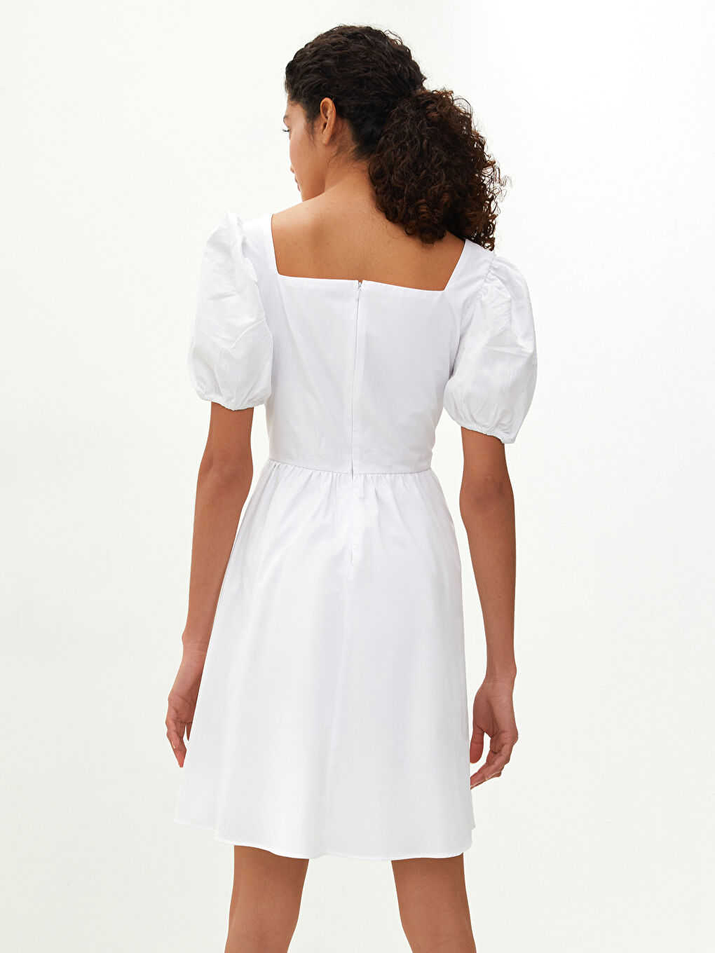 Beyaz Kare Yaka Düz Balon Kollu Poplin Kadın Elbise-10