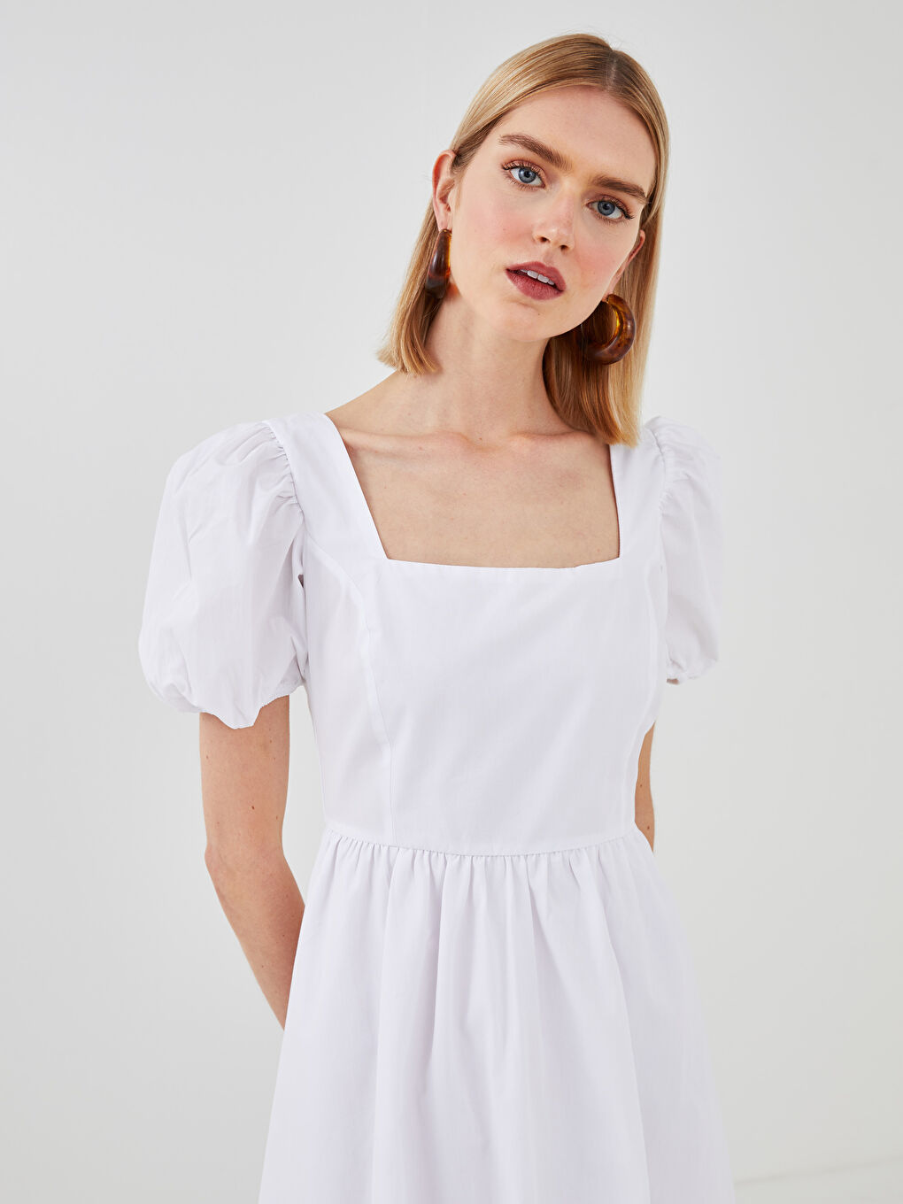 Beyaz Kare Yaka Düz Balon Kollu Poplin Kadın Elbise-3