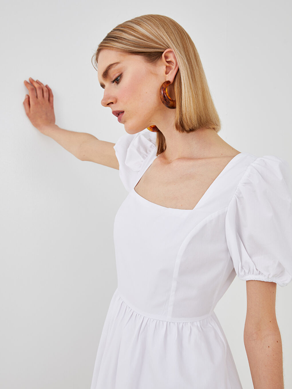 Beyaz Kare Yaka Düz Balon Kollu Poplin Kadın Elbise-4