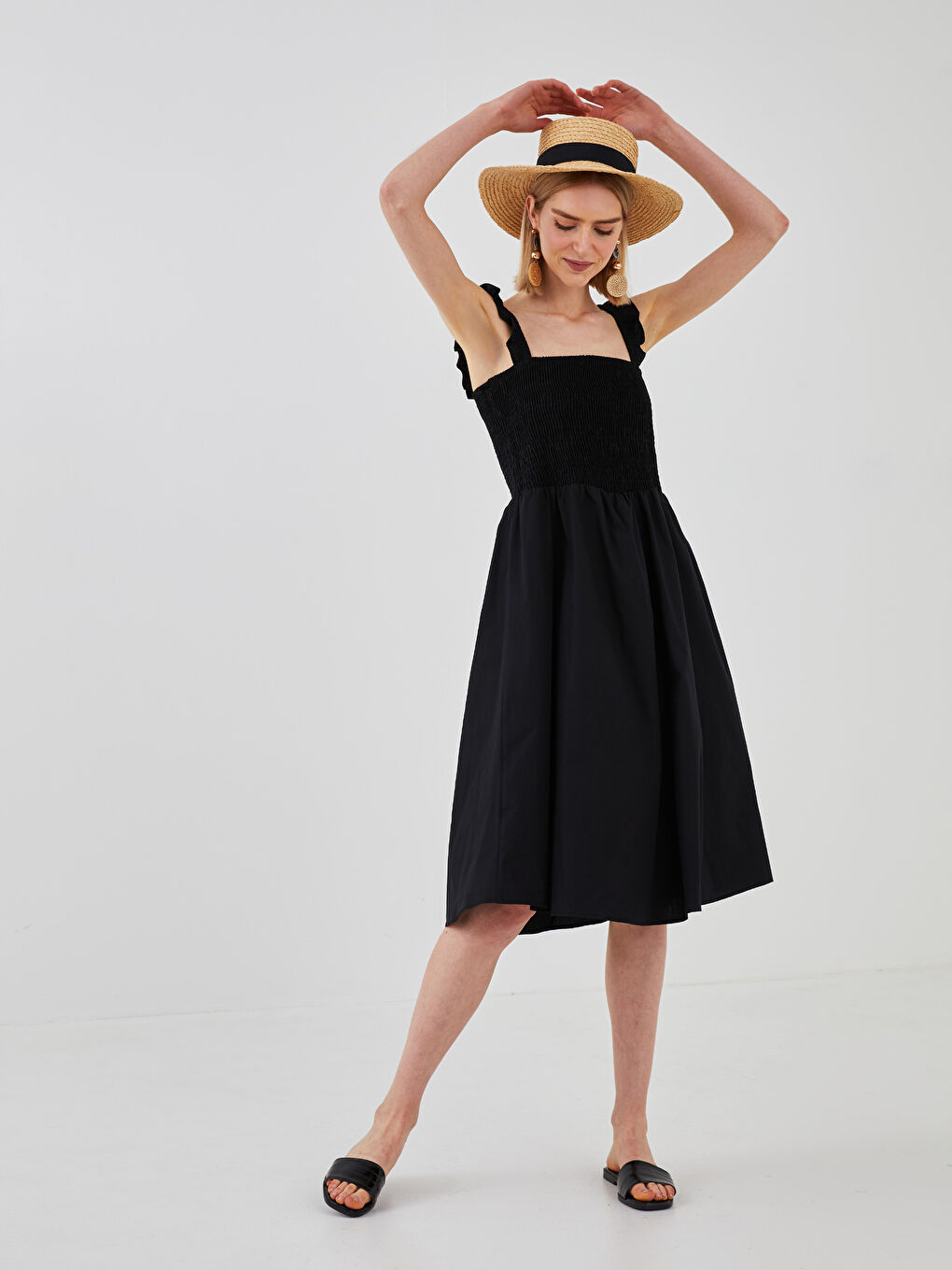 Siyah Kare Yaka Askılı Fırfır Detaylı Poplin Kadın Elbise-4