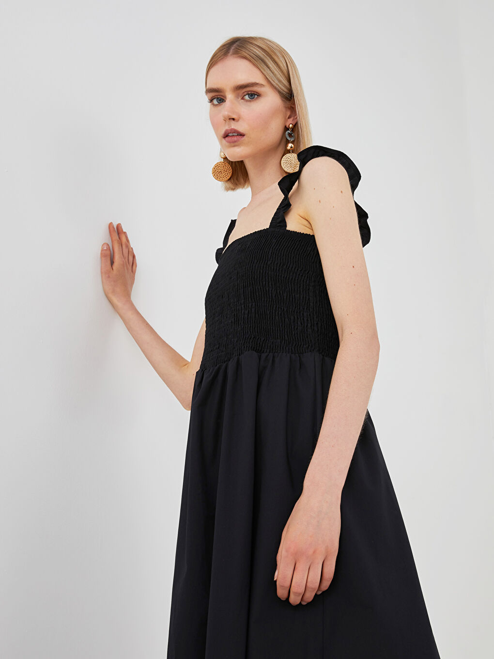 Siyah Kare Yaka Askılı Fırfır Detaylı Poplin Kadın Elbise-5