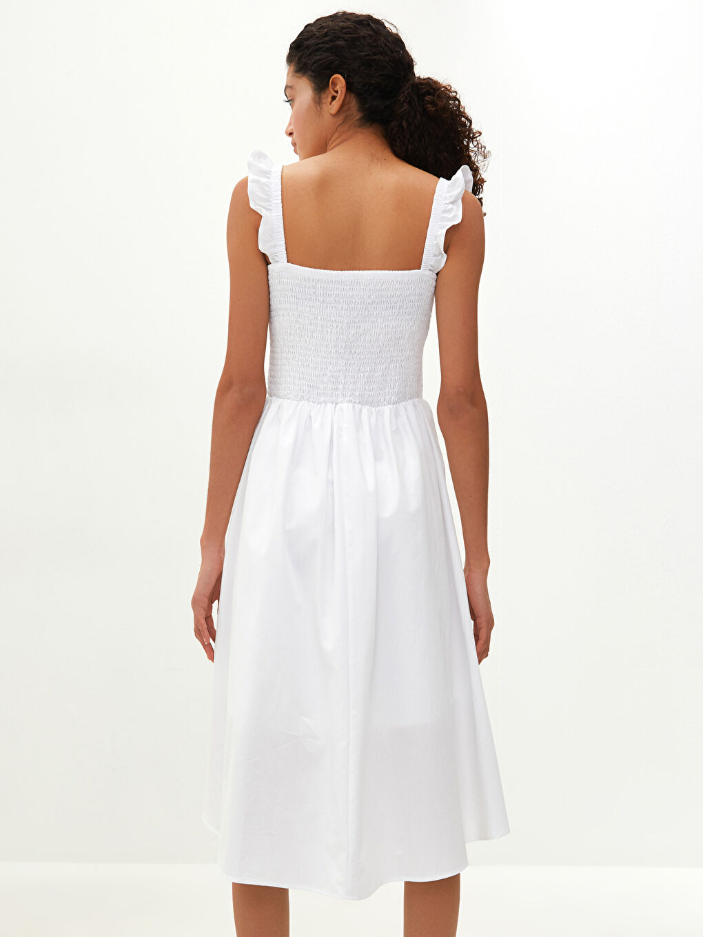 Beyaz Kare Yaka Askılı Fırfır Detaylı Poplin Kadın Elbise-3