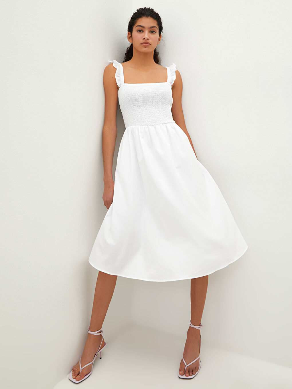 Beyaz Kare Yaka Askılı Fırfır Detaylı Poplin Kadın Elbise