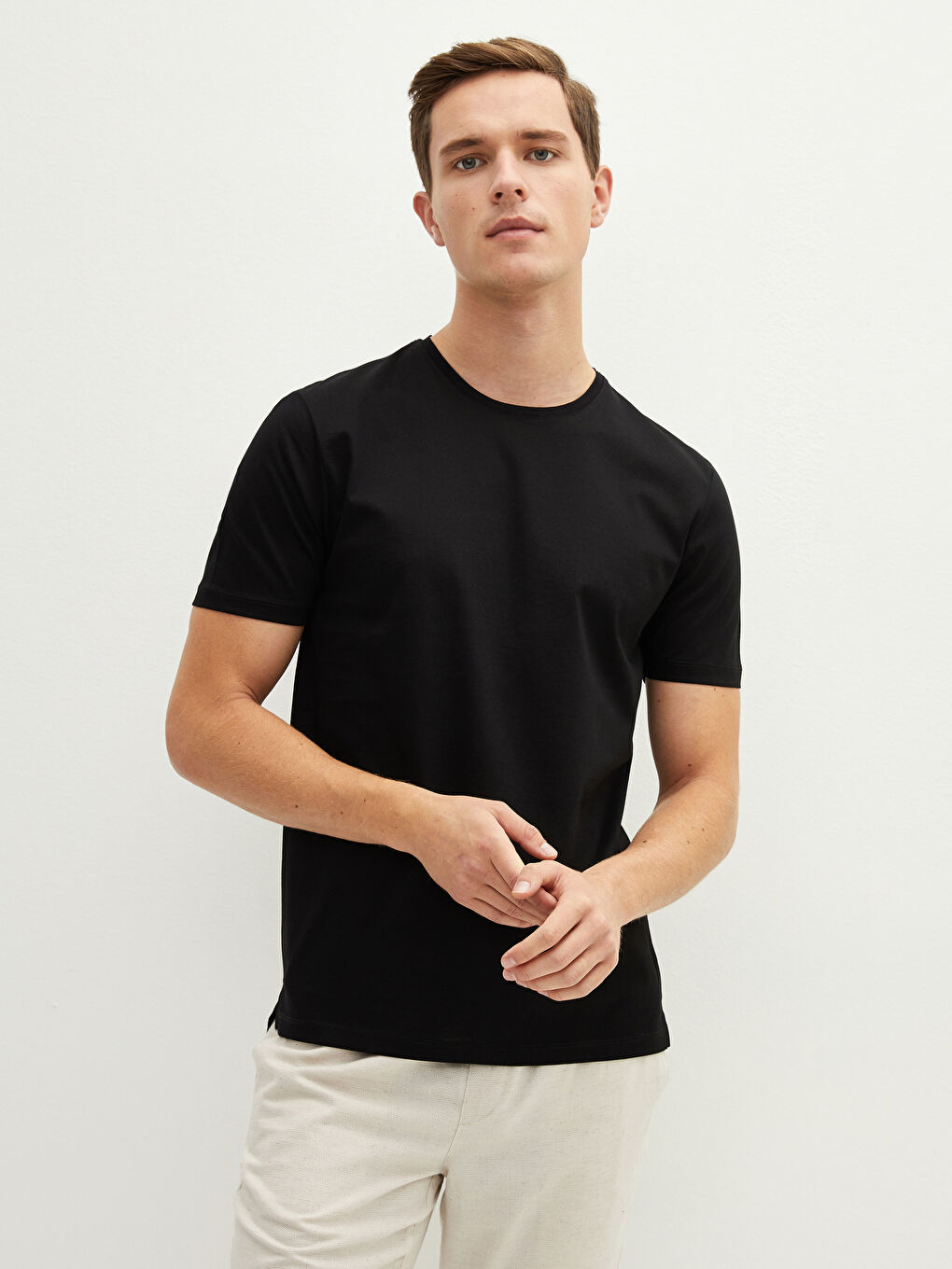 Siyah Bisiklet Yaka Basic Kısa Kollu Pamuklu Erkek Tişört-1