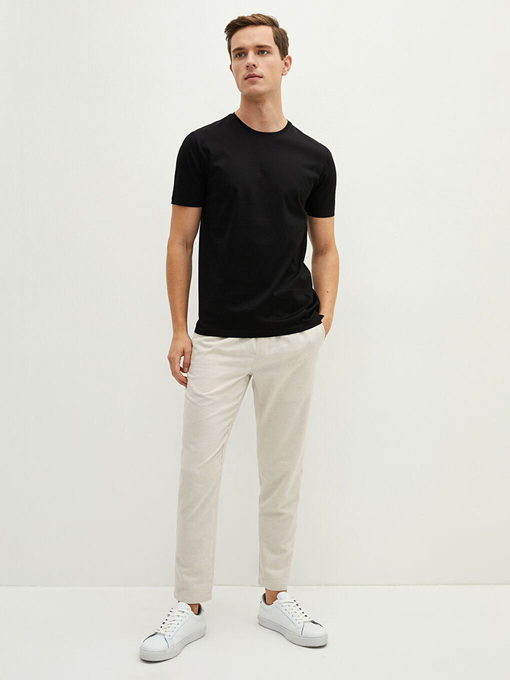 Siyah Bisiklet Yaka Basic Kısa Kollu Pamuklu Erkek Tişört-2