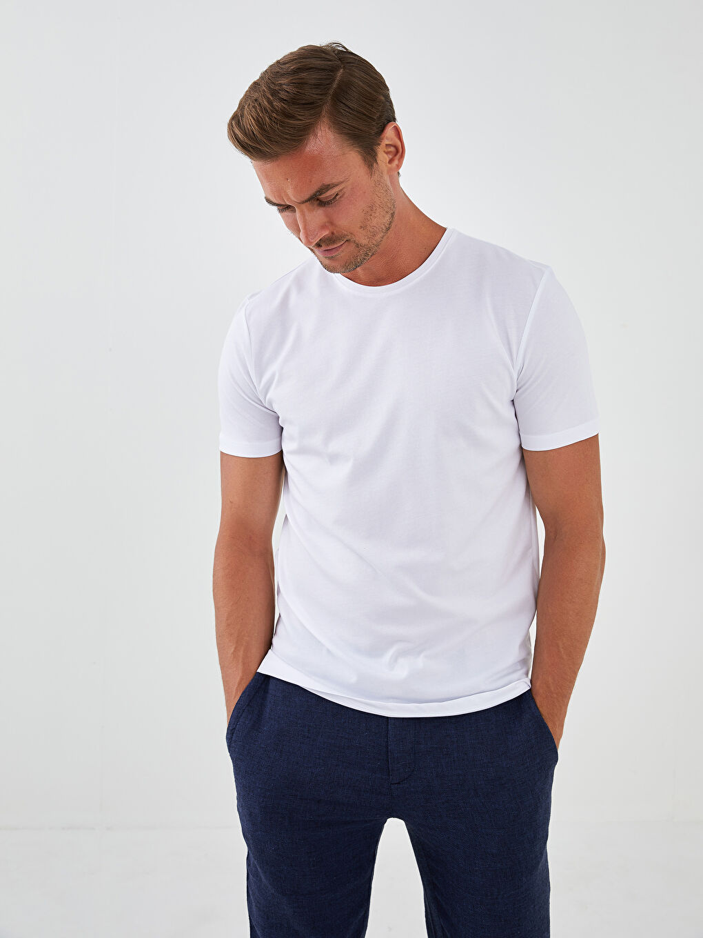 Beyaz Bisiklet Yaka Kısa Kollu Basic Penye Erkek Tişört-2