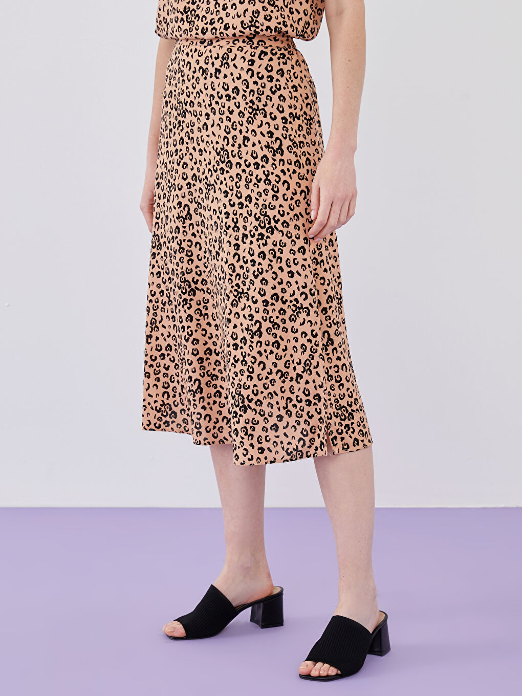 Suknja od viskoze sa elastičnim strukom i uzorkom za žene-2