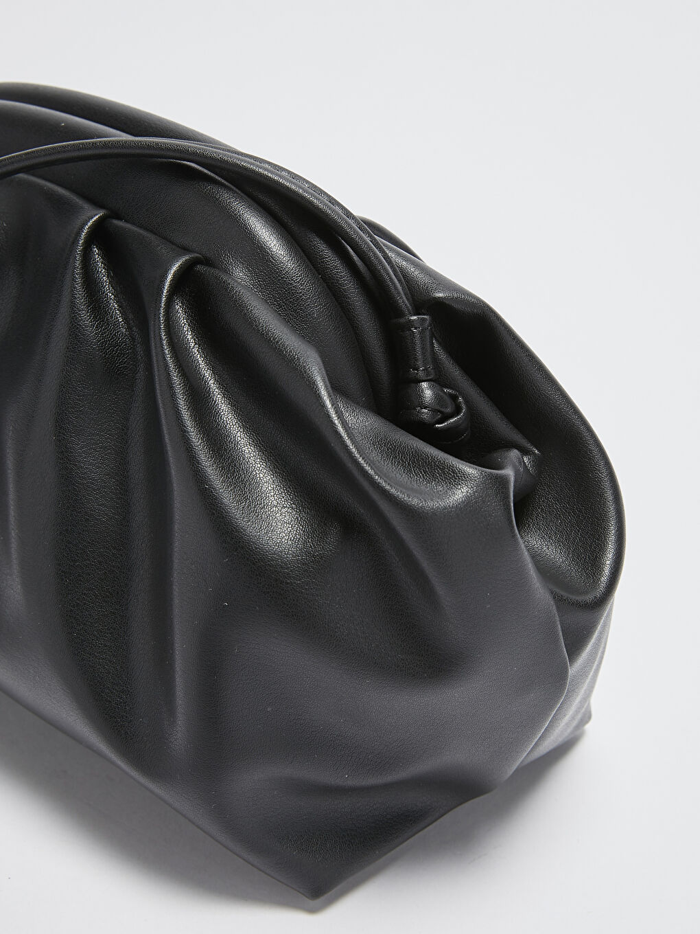 Siyah Deri Görünümlü Kadın Çapraz Çanta-5