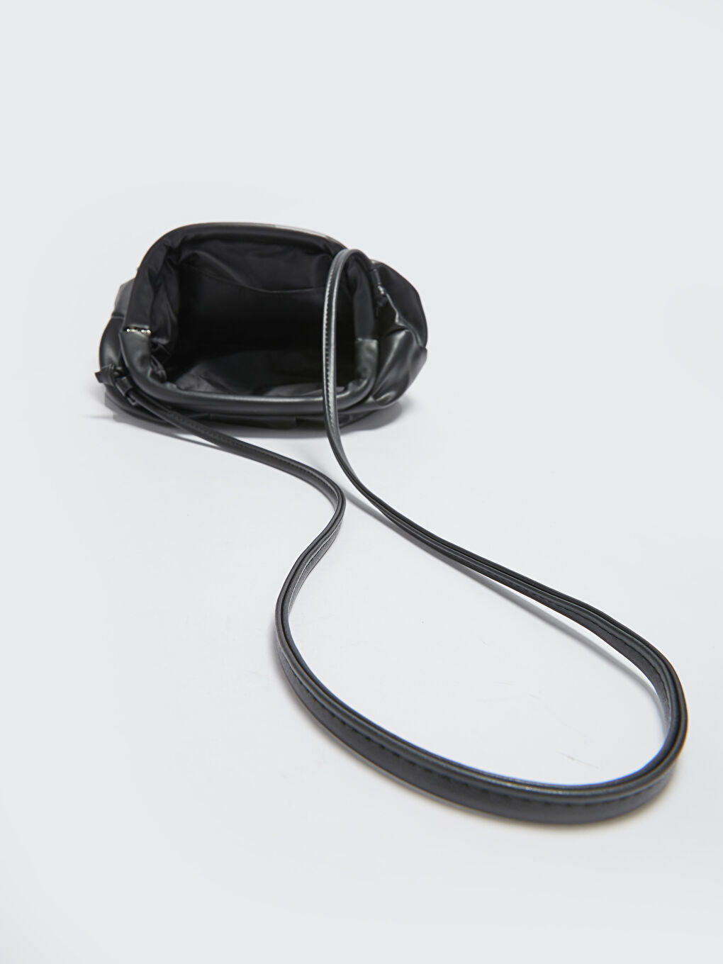 Siyah Deri Görünümlü Kadın Çapraz Çanta-6