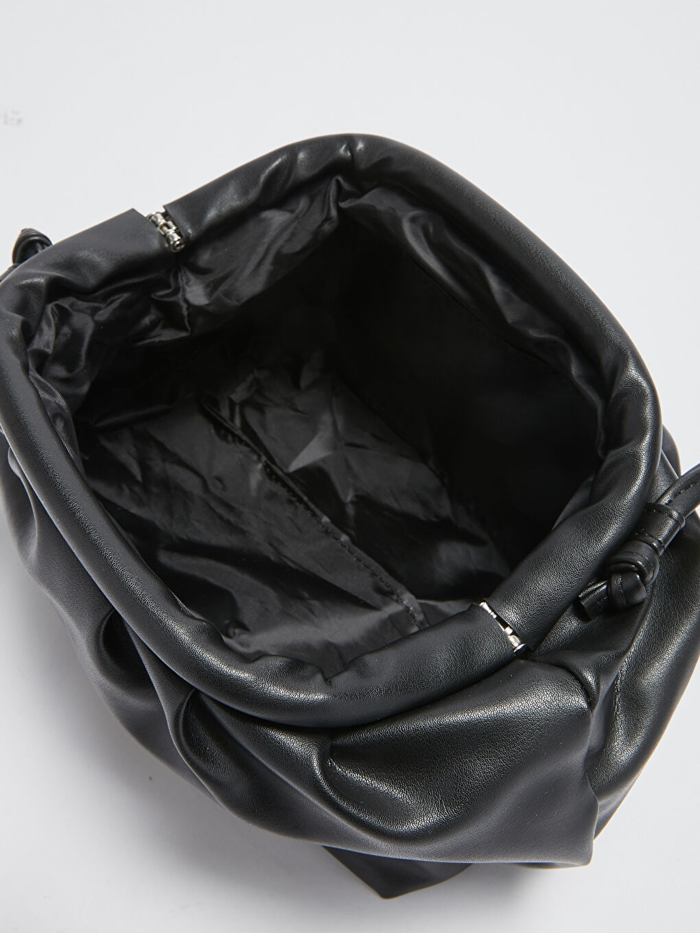 Siyah Deri Görünümlü Kadın Çapraz Çanta-7