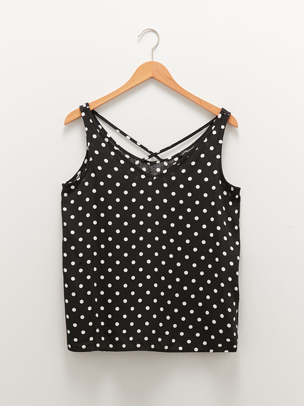 Beyaz V Yaka Askılı Puantiyeli Çapraz Biye Detaylı Viskon Kadın Bluz-11