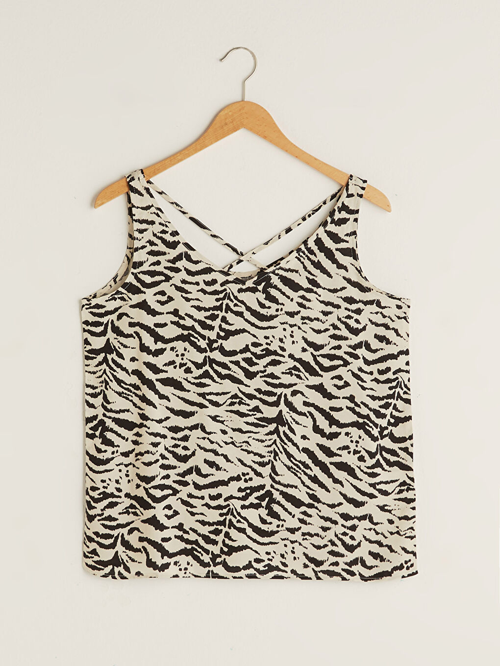 Ekru V Yaka Askılı Desenli Çapraz Biye Detaylı Viskon Kadın Bluz-4