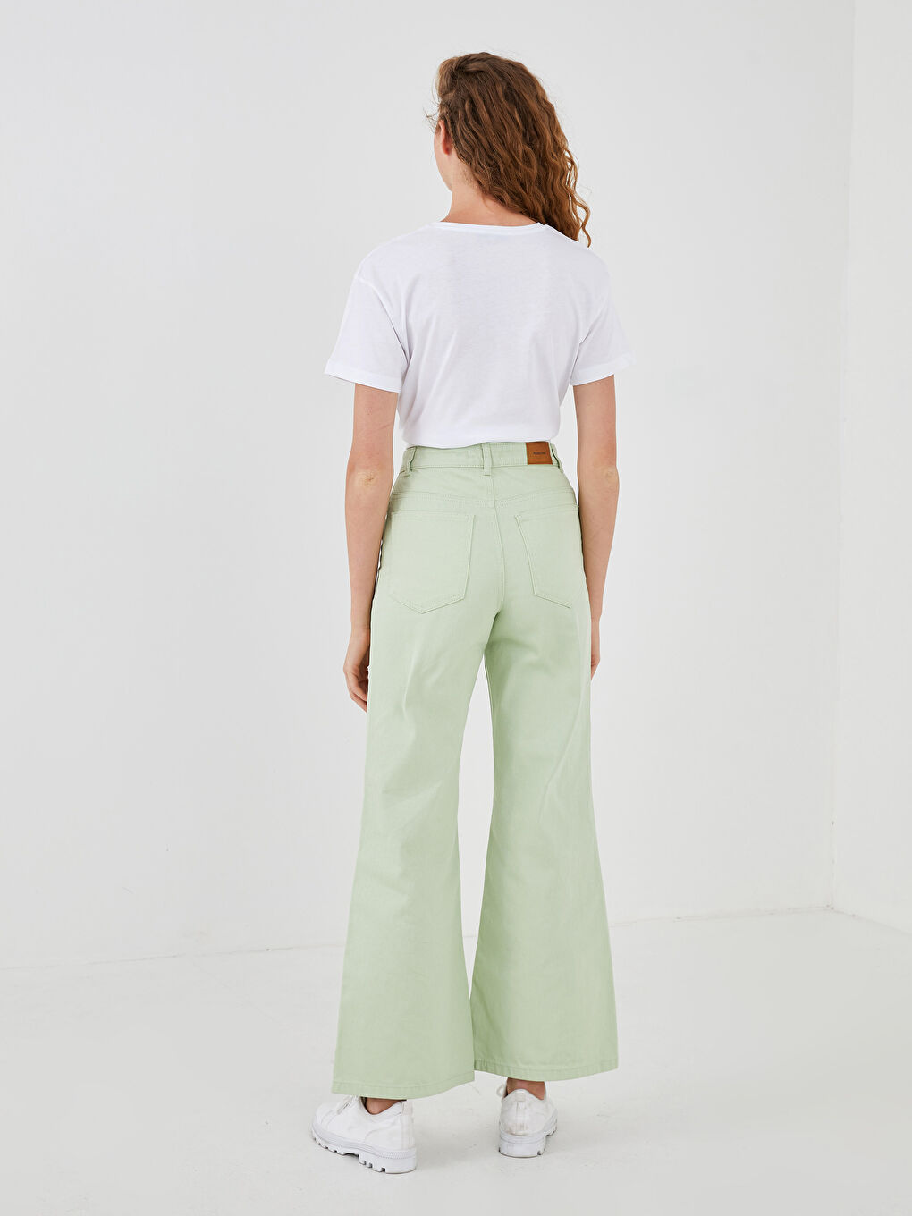 جينز واسع الساق بتفاصيل جيوب للسيدات-2