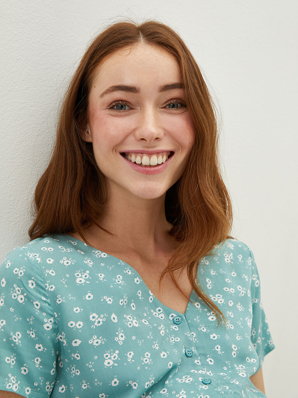 Turkuaz V Yaka Desenli Kısa Kollu Viskon Hamile Bluz-3