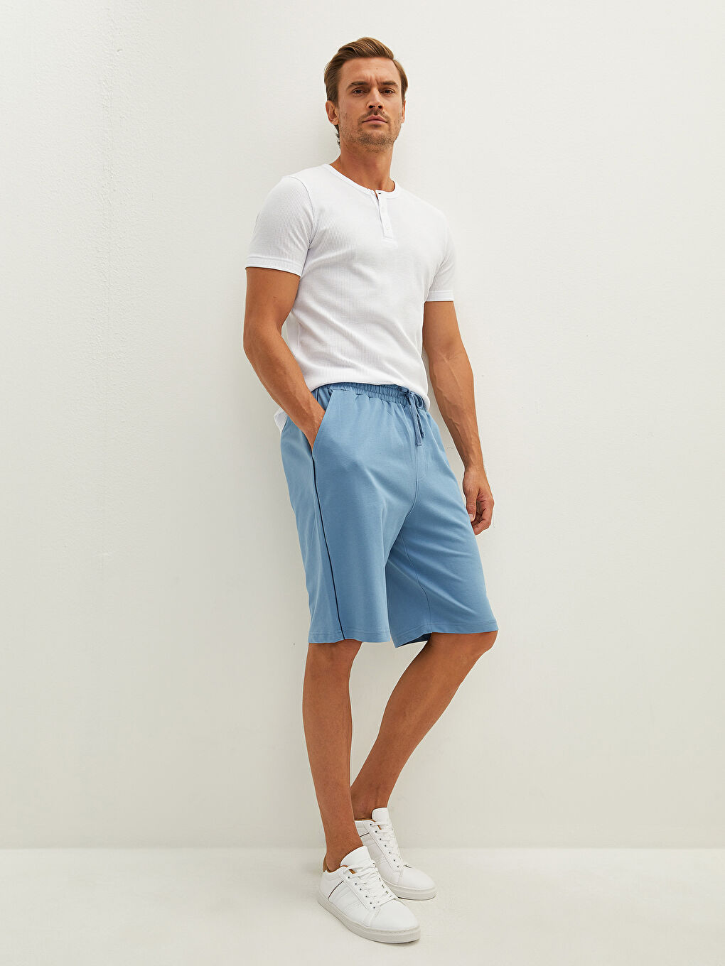 Mavi Standart Kalıp Erkek Bermuda Şort