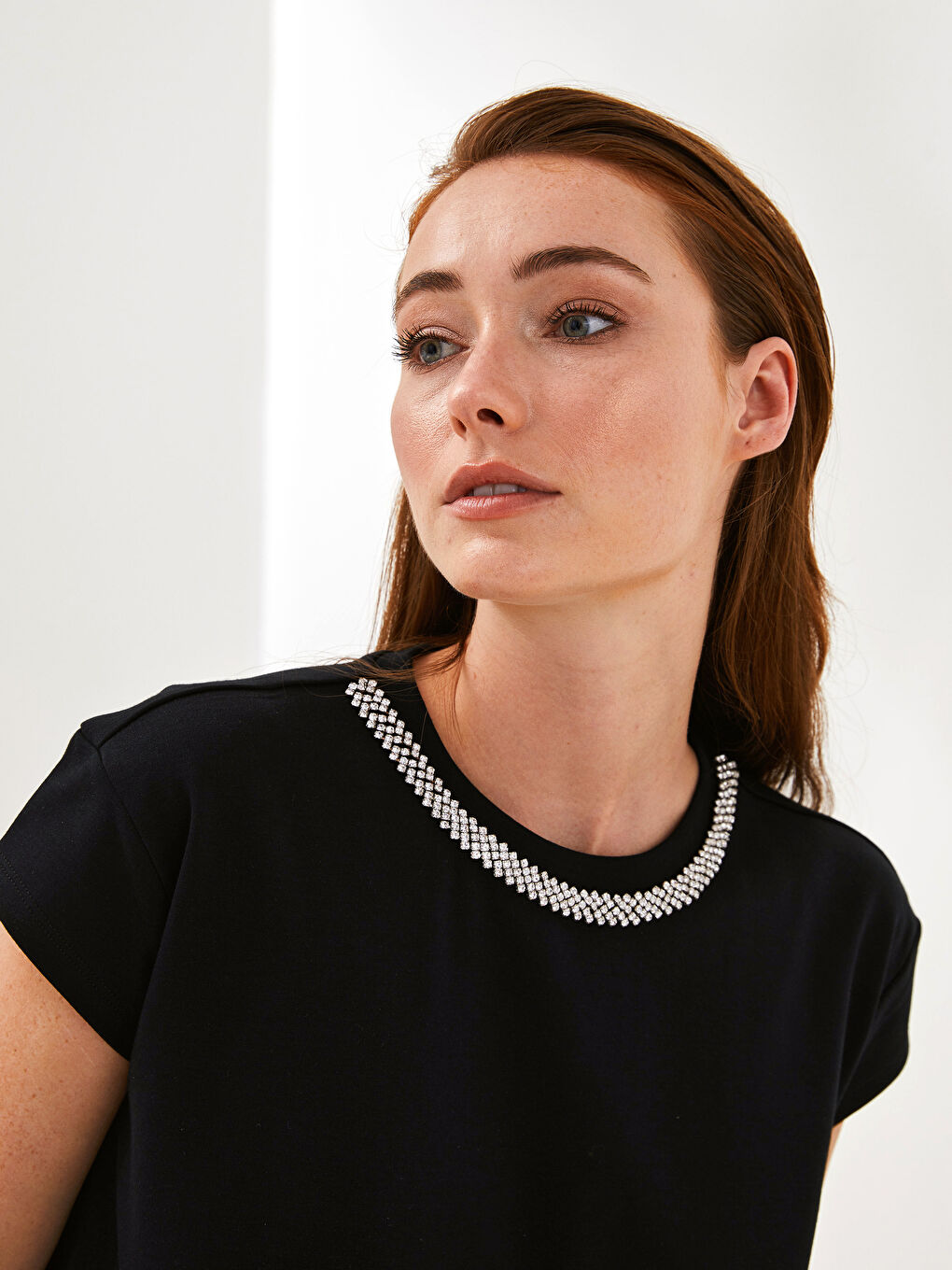 Siyah PREMIUM Bisiklet Yaka Taş İşleme Detaylı Pamuklu Kısa Kollu Kadın Tunik-5