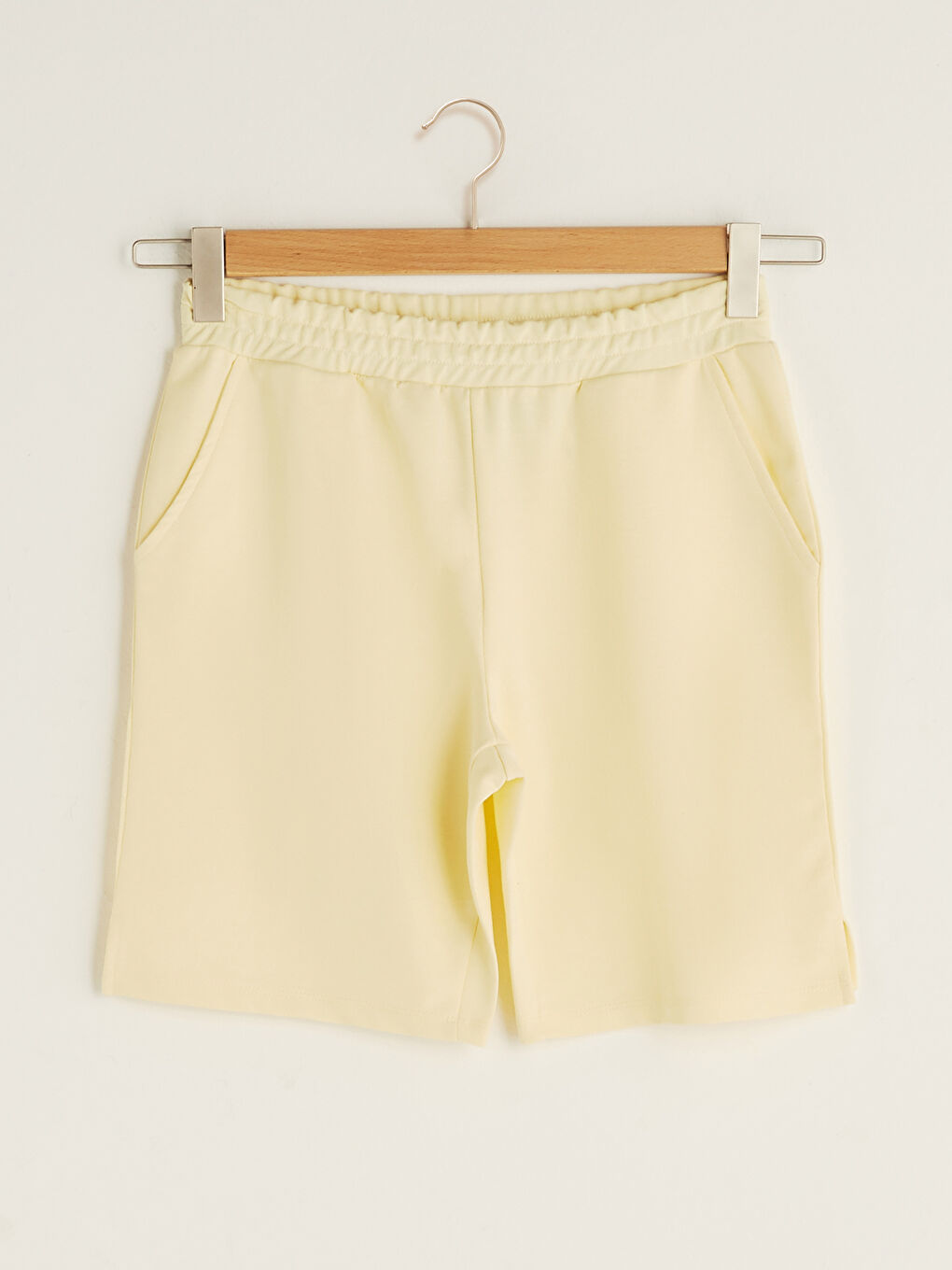 LCWAIKIKI Maternity Elastic Waist Straight Pocket Detailed Maternity Shorts -S1KN50Z8-FDS