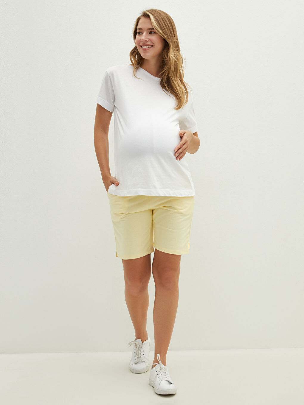 LCWAIKIKI Maternity Elastic Waist Straight Pocket Detailed Maternity Shorts -S1KN50Z8-FDS