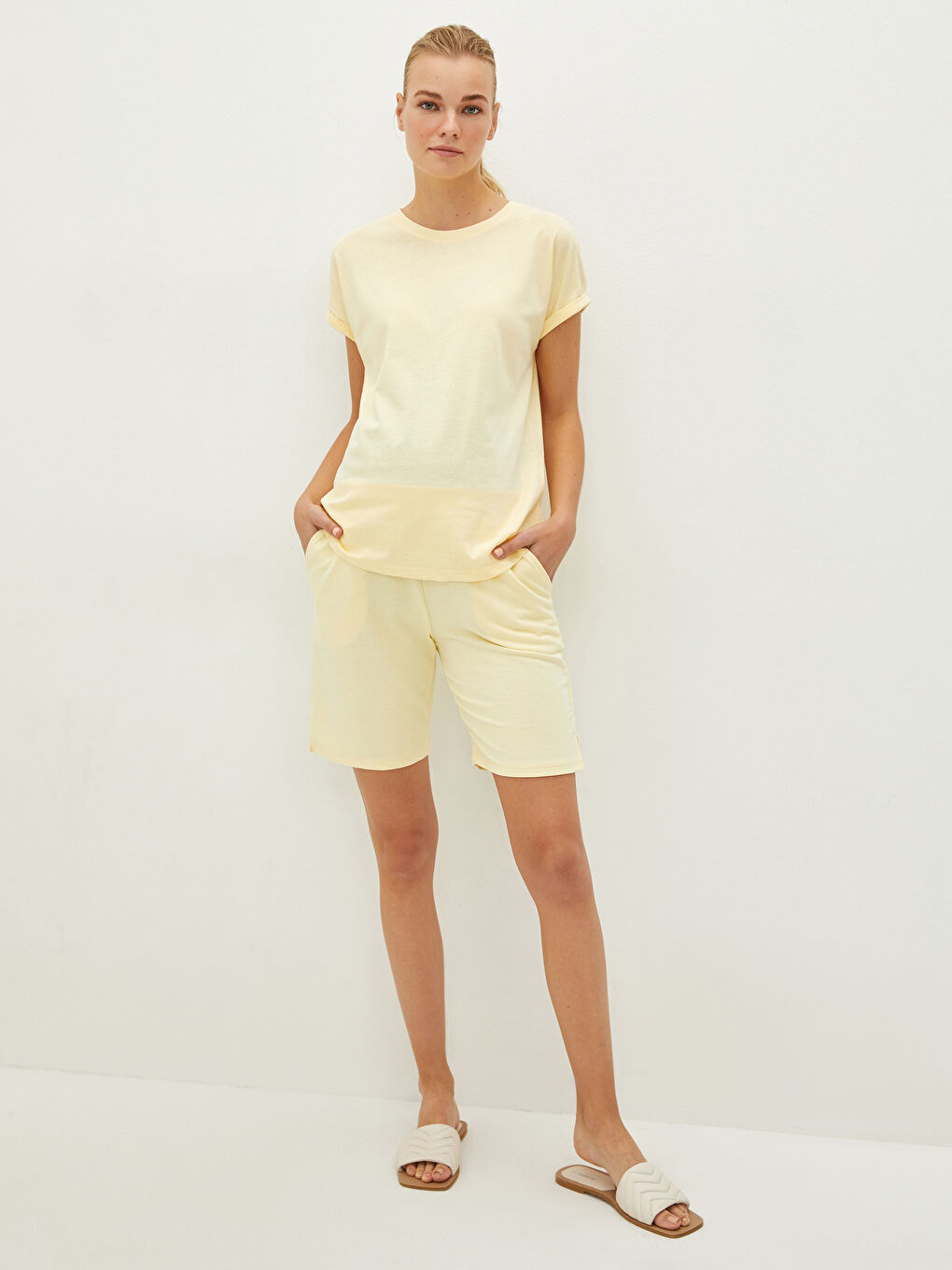 LCWAIKIKI Maternity Elastic Waist Straight Pocket Detailed Maternity Shorts -S1KN50Z8-FDS