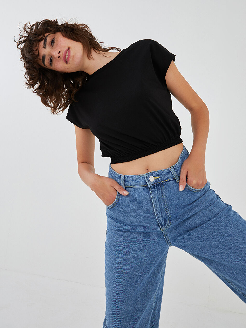 Crew Neck Sleeveless Basic Women's Crop Blouse-2