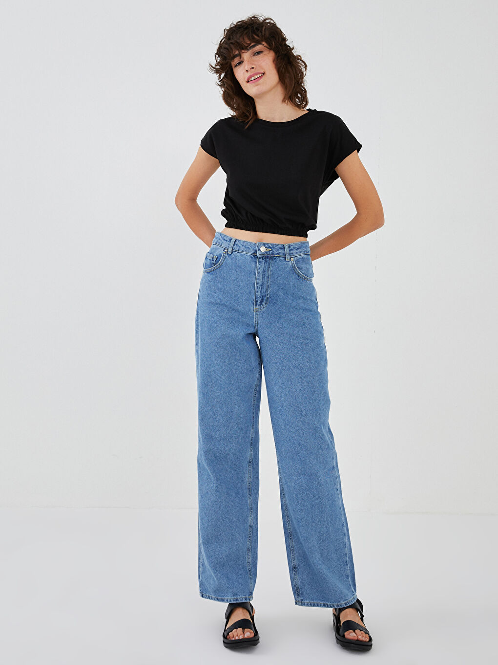 Crew Neck Sleeveless Basic Women's Crop Blouse-3